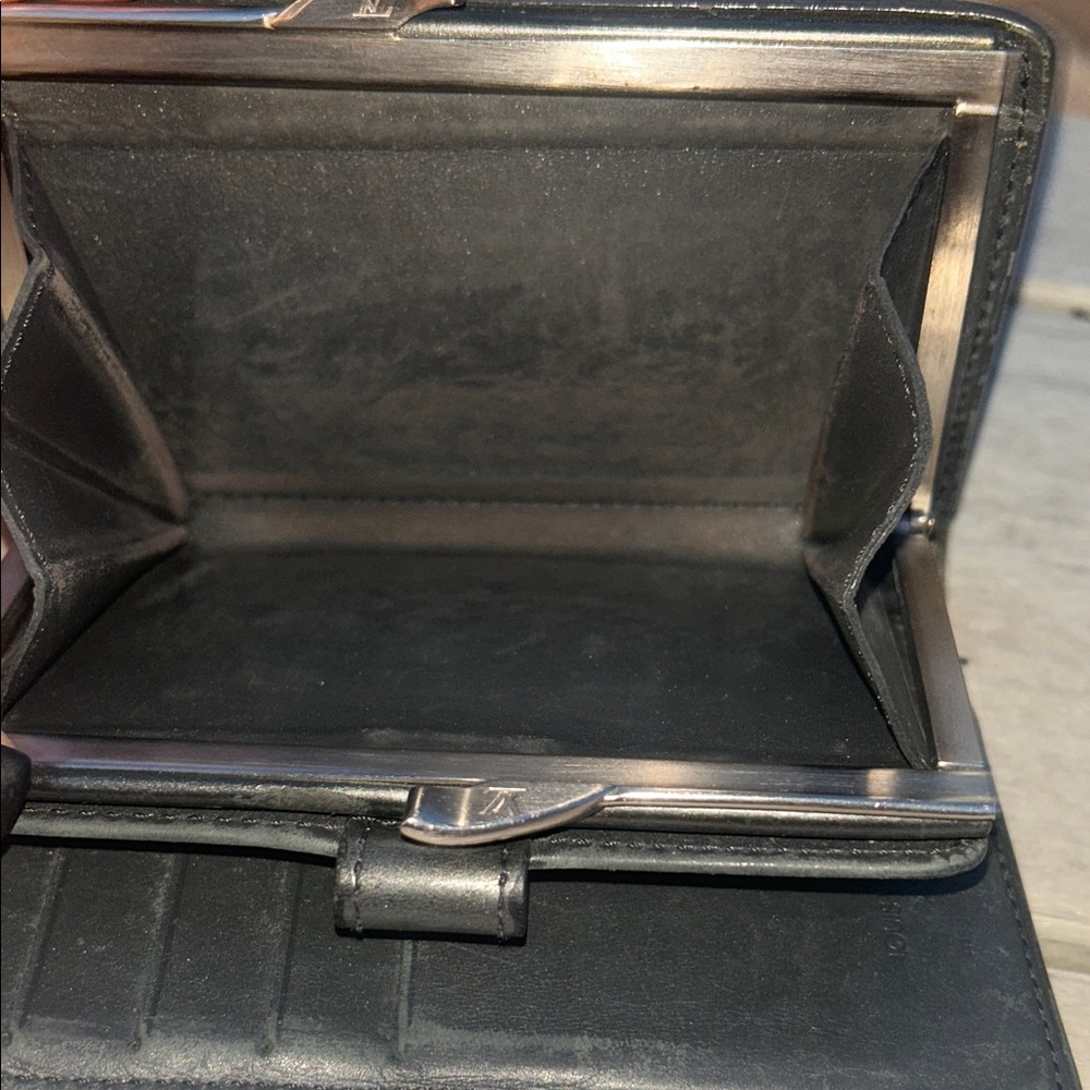 Louis Vuitton Matte Gray Vernis Kisslock Wallet - Picture 5 of 6
